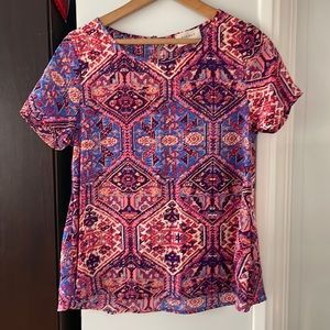 Patterned short-sleeve blouse
